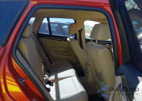 2013 BMW X1 xDrive28I z USA, uszkodzony, nr VIN WBAVL1C5XDVR86282